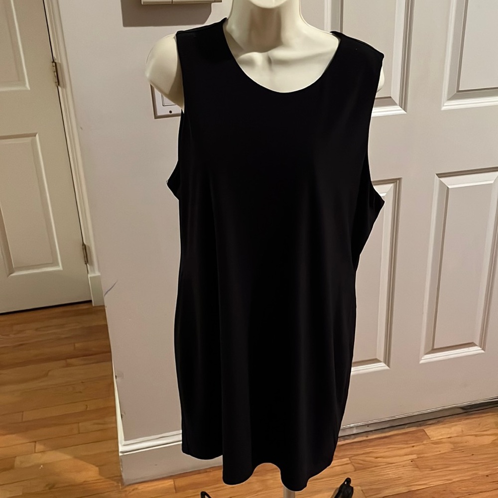 Vince Camuto size XL classic black sleeveless dress with scoop neck